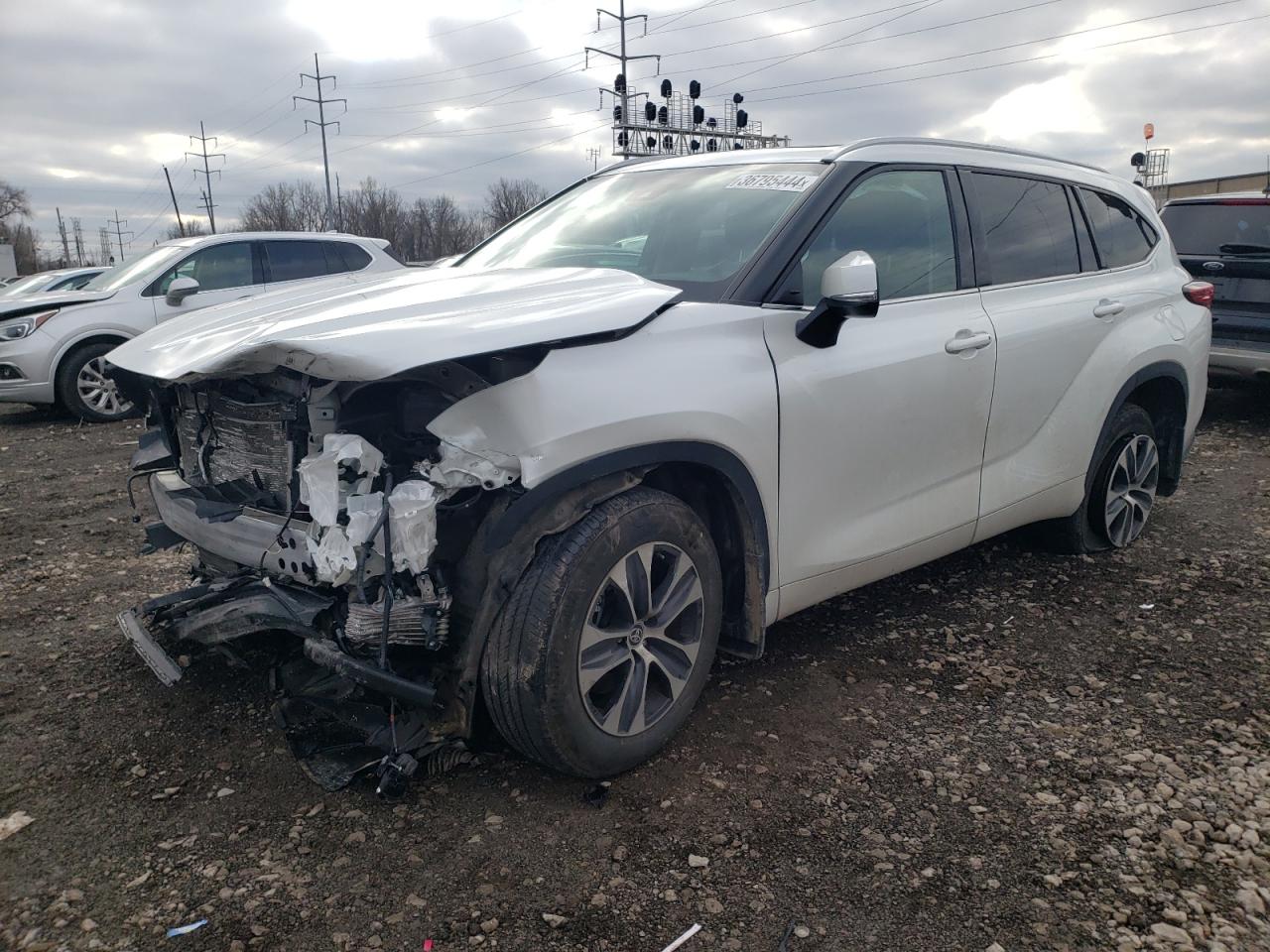 2022 TOYOTA HIGHLANDER XLE VIN:5TDGZRBH6NS568544