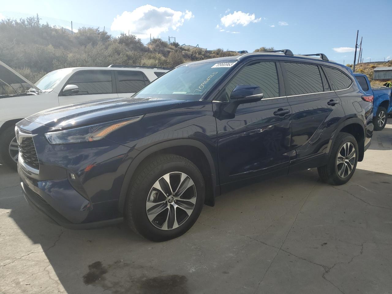 2022 TOYOTA HIGHLANDER XLE VIN:5TDHZRBH9NS200038