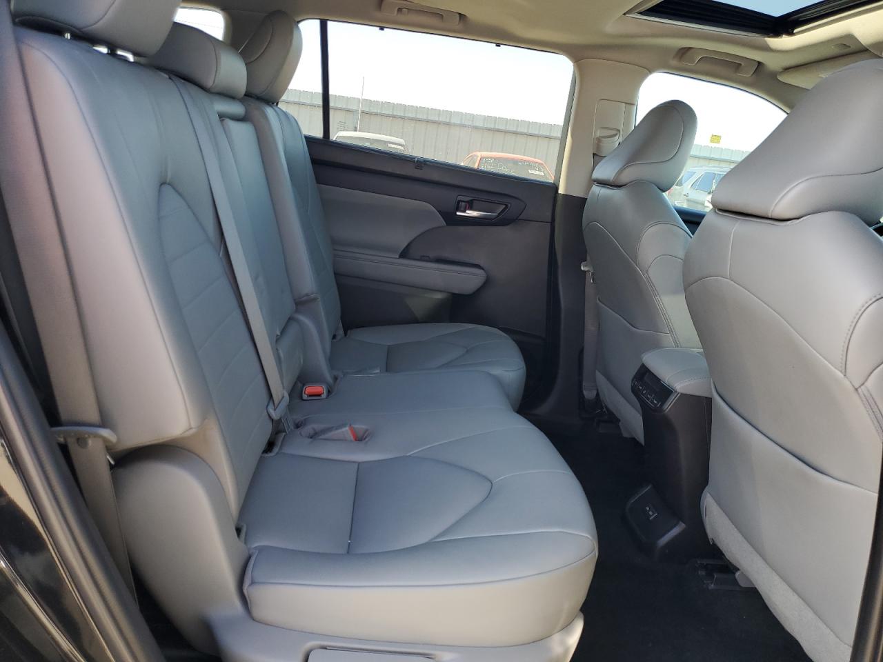 2022 TOYOTA HIGHLANDER XLE VIN:5TDGZRBH2NS226721