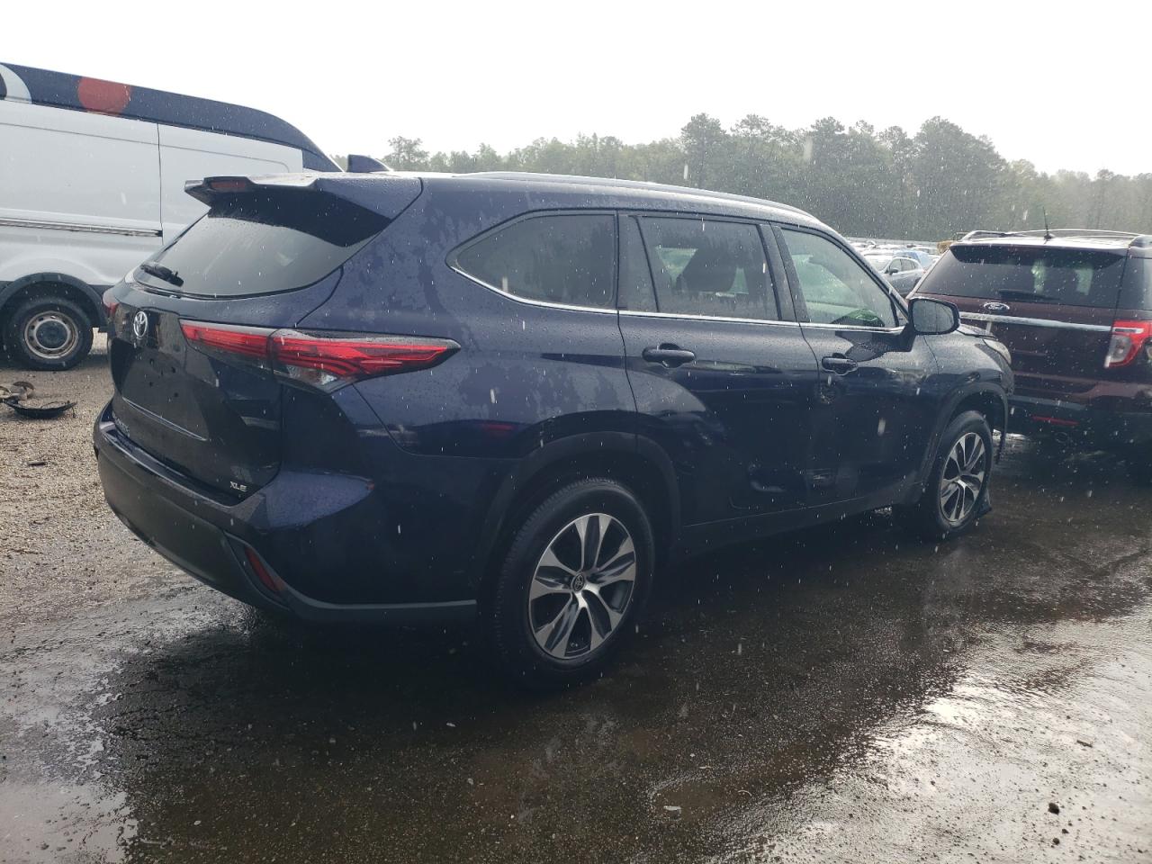 2022 TOYOTA HIGHLANDER XLE VIN:5TDGZRAHXNS132152