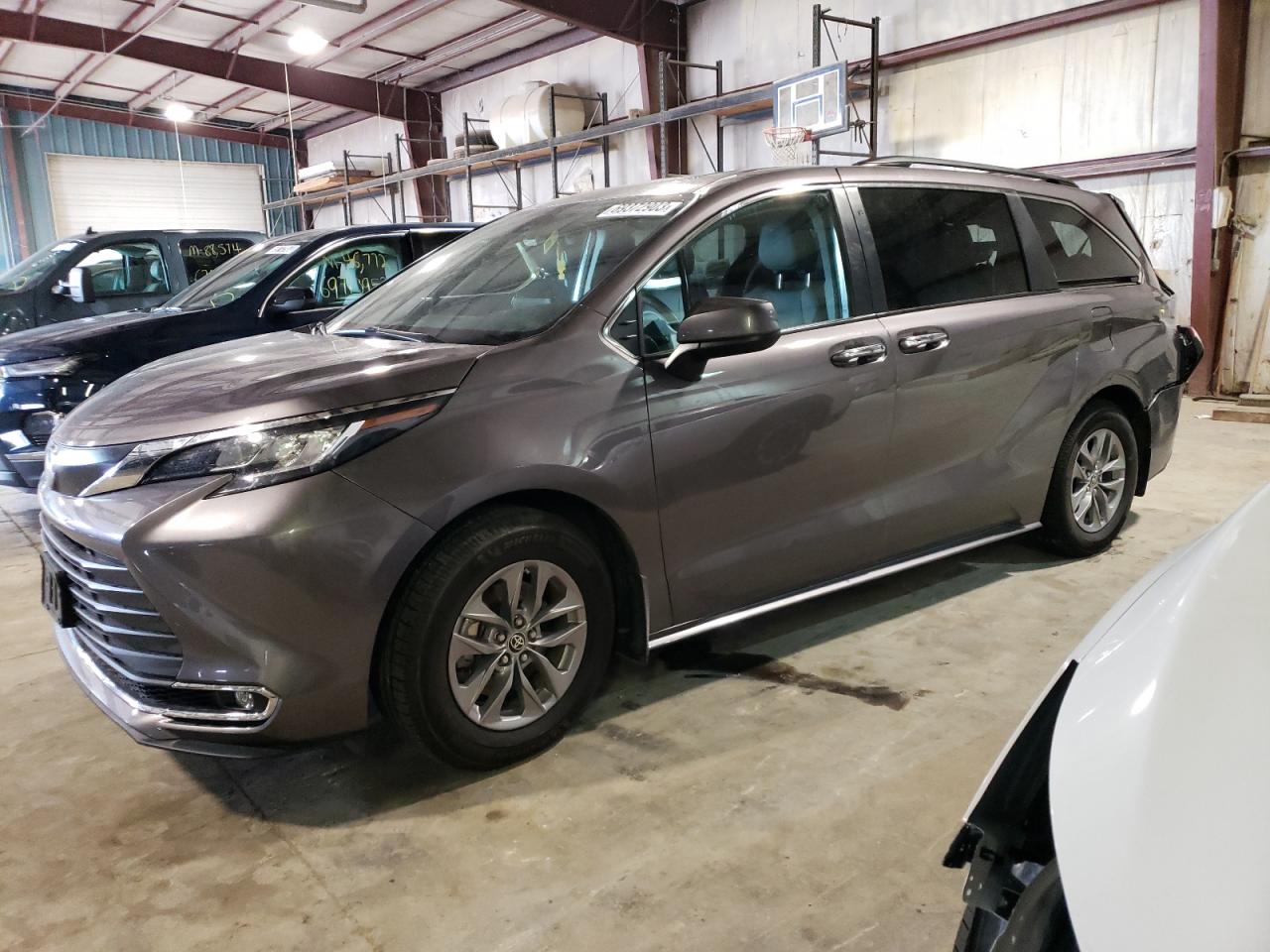 2022 TOYOTA SIENNA XLE VIN:5TDJRKECXNS093929