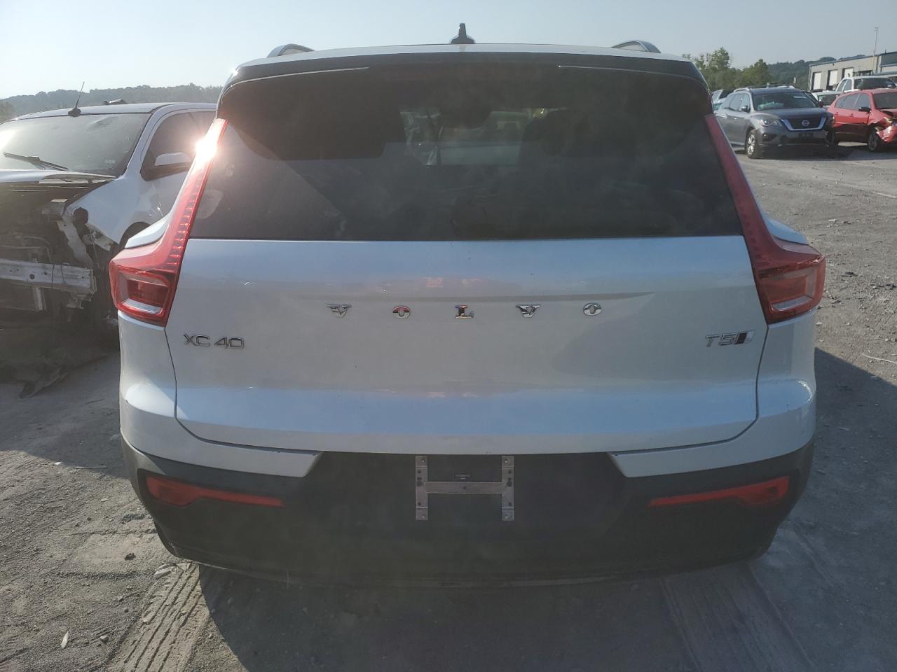 2022 VOLVO XC40 T5 R-DESIGN VIN:YV4162UM0N2667557