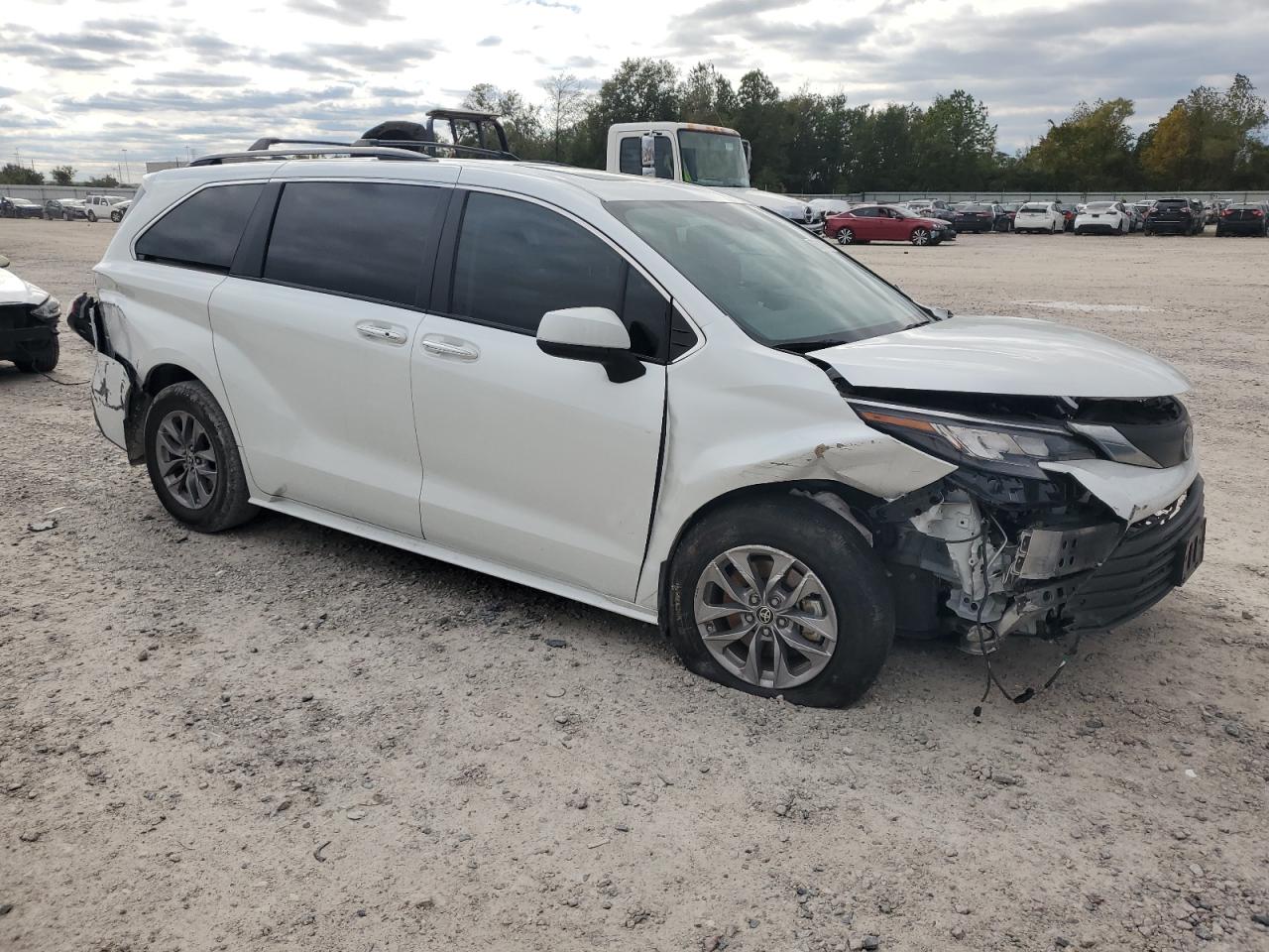 2022 TOYOTA SIENNA XLE VIN:5TDYRKEC8NS120236