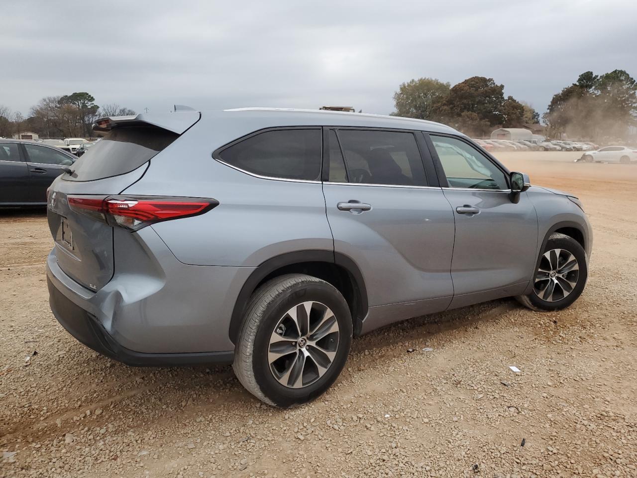 2022 TOYOTA HIGHLANDER XLE VIN:5TDGZRAH7NS115454