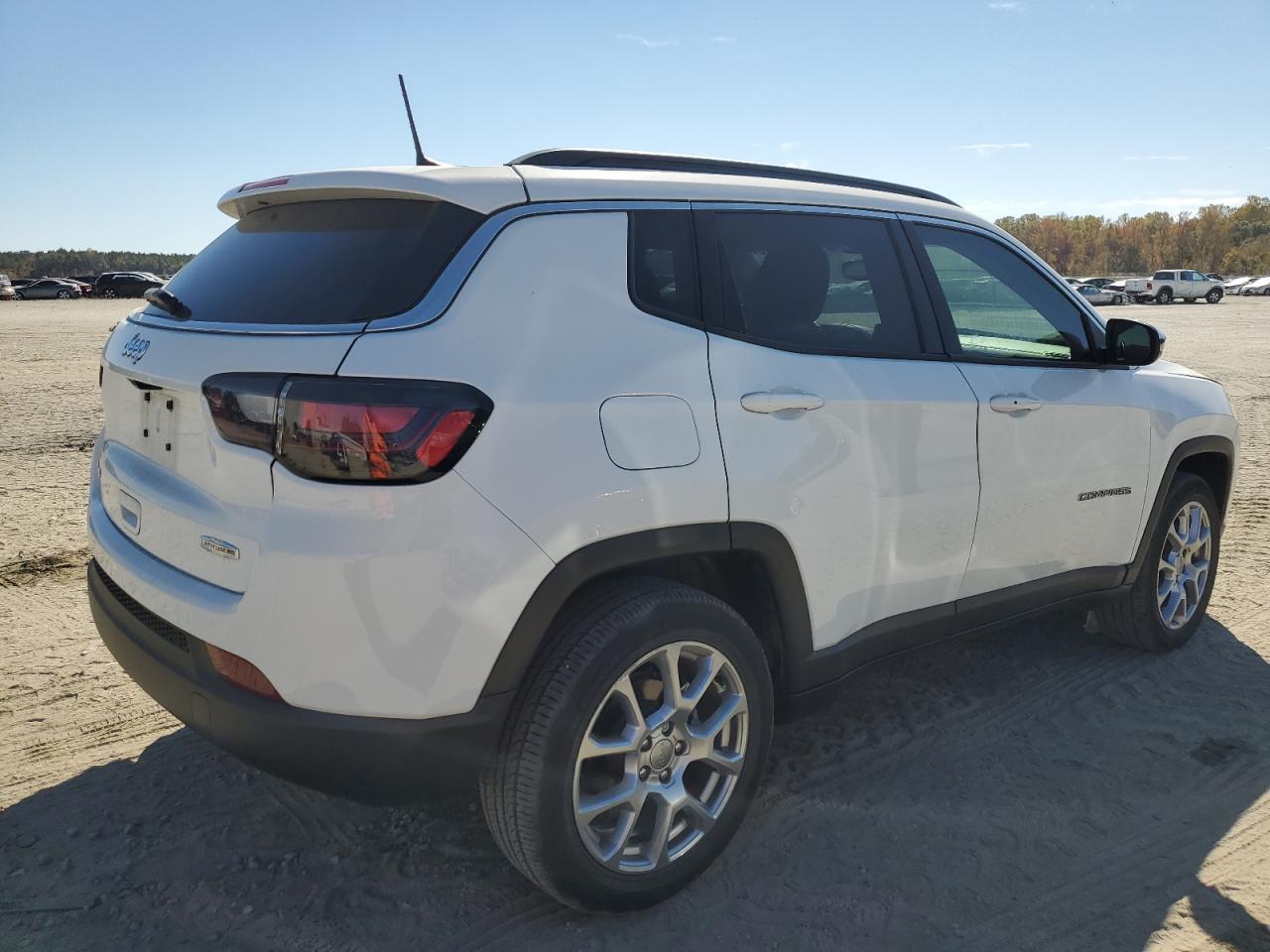 2022 JEEP COMPASS LATITUDE LUX VIN:3C4NJDFB7NT172619