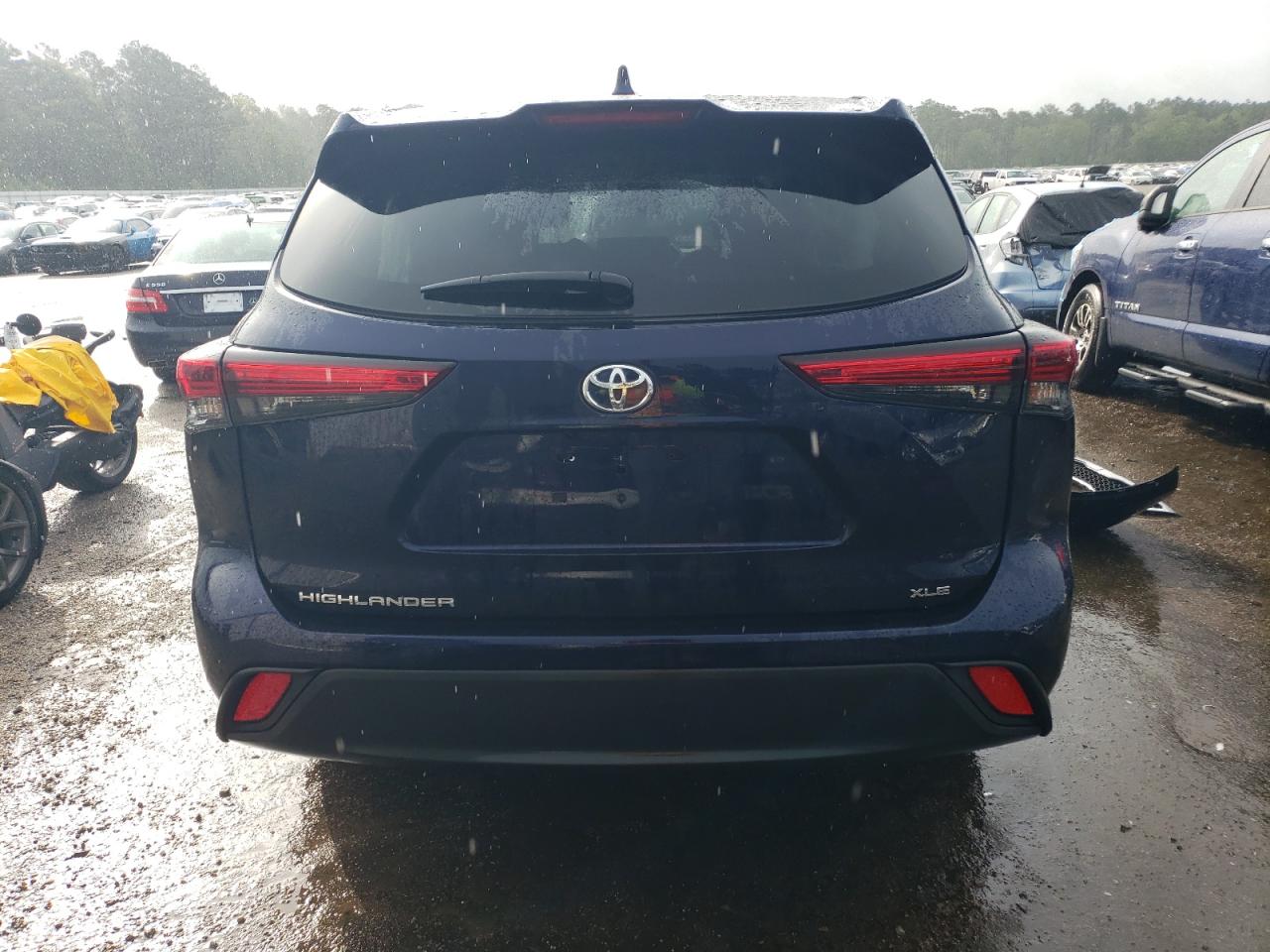 2022 TOYOTA HIGHLANDER XLE VIN:5TDGZRAHXNS132152