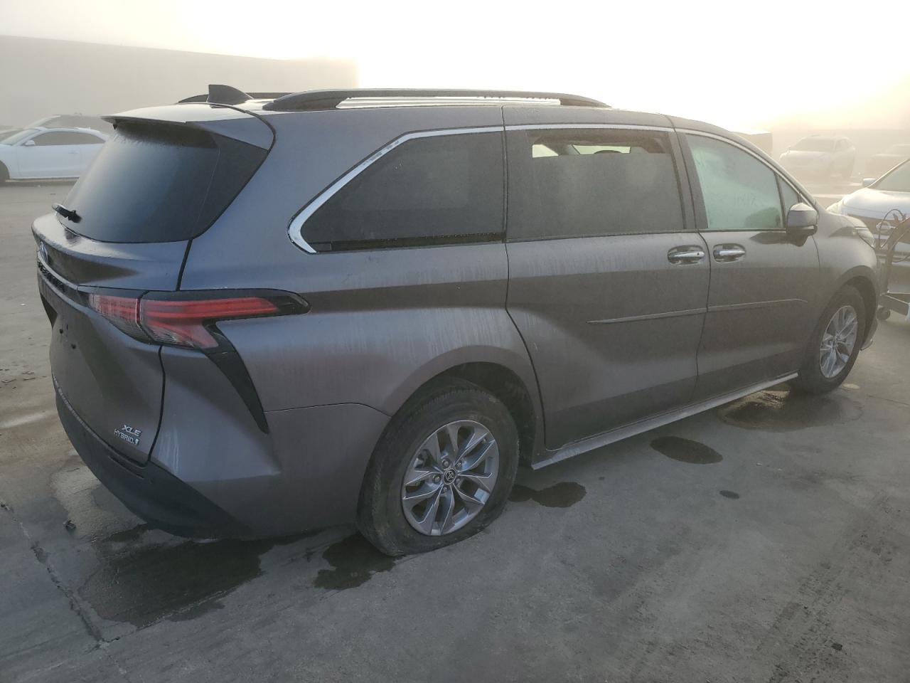 2022 TOYOTA SIENNA XLE VIN:5TDYRKEC8NS114940