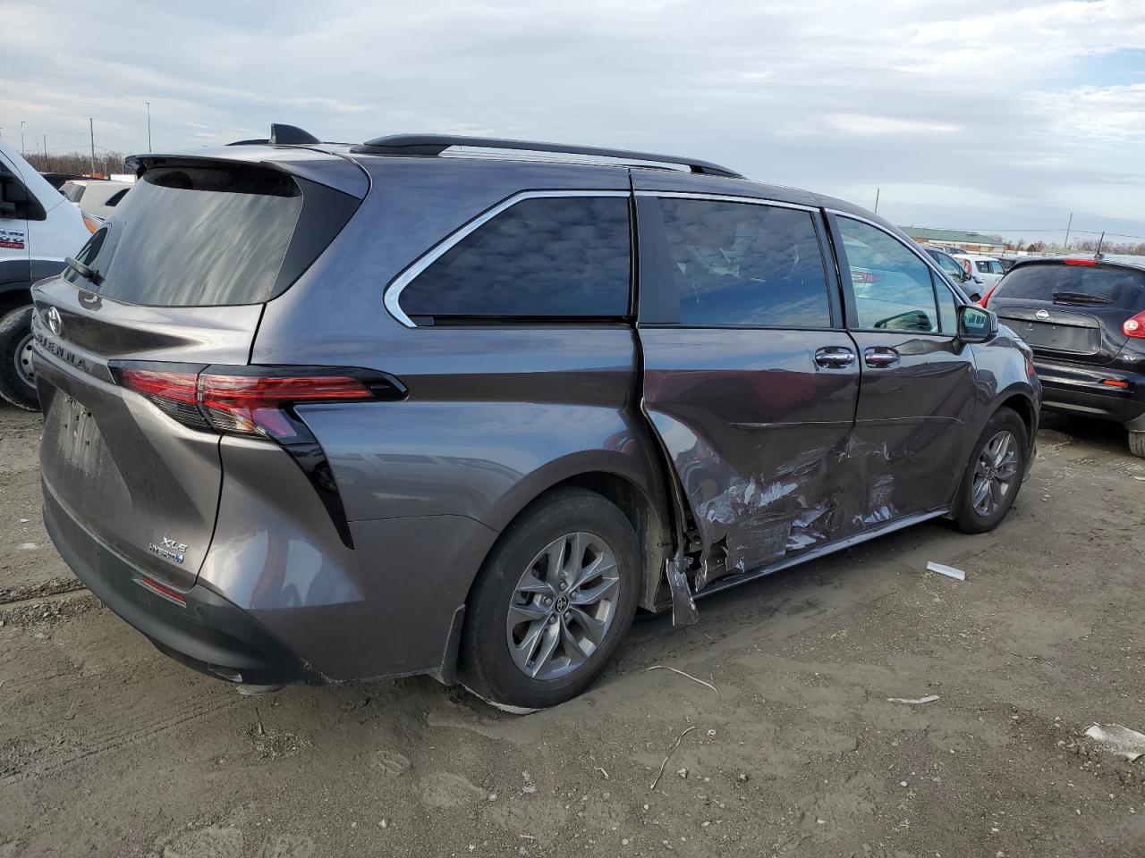 2022 TOYOTA SIENNA XLE VIN:5TDJSKFC2NS046154