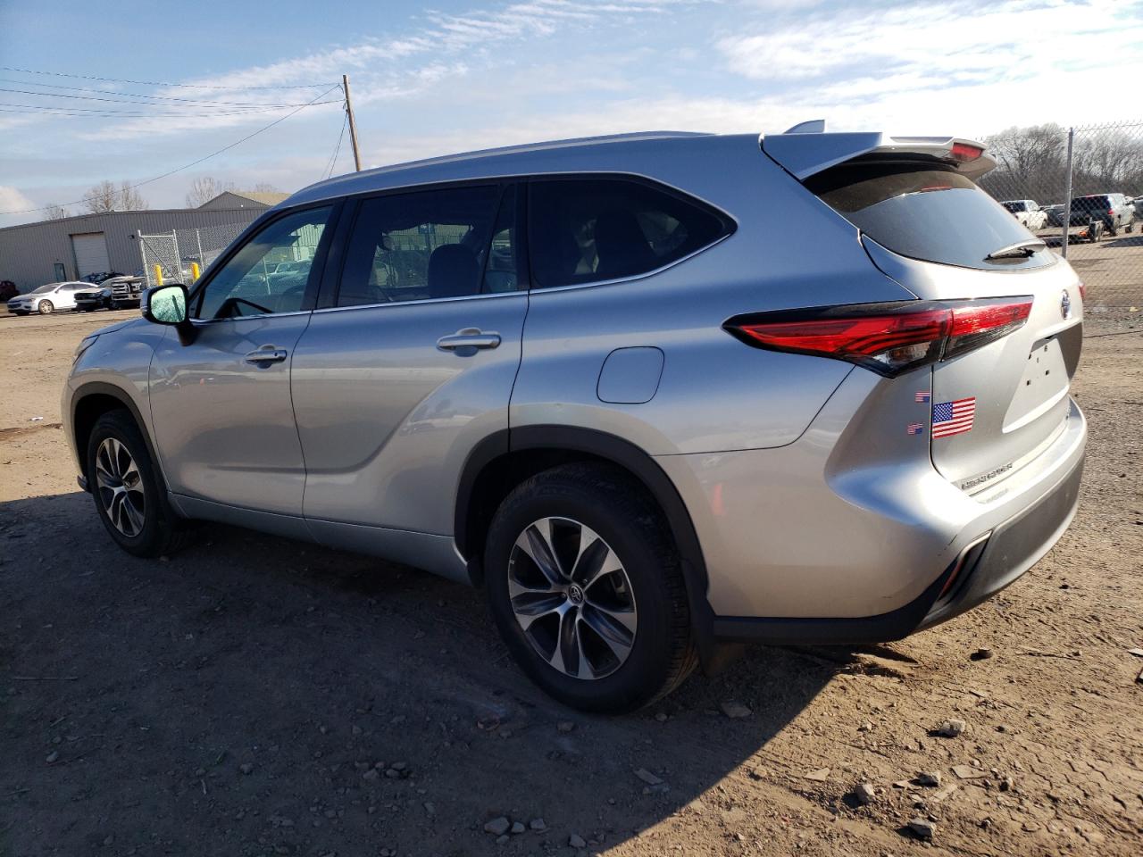 2022 TOYOTA HIGHLANDER XLE VIN:5TDGZRBH6NS572755