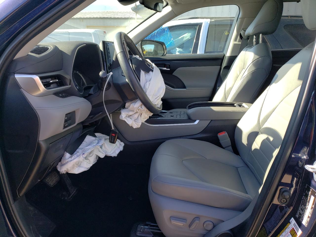 2022 TOYOTA HIGHLANDER XLE VIN:5TDGZRBH1NS579547