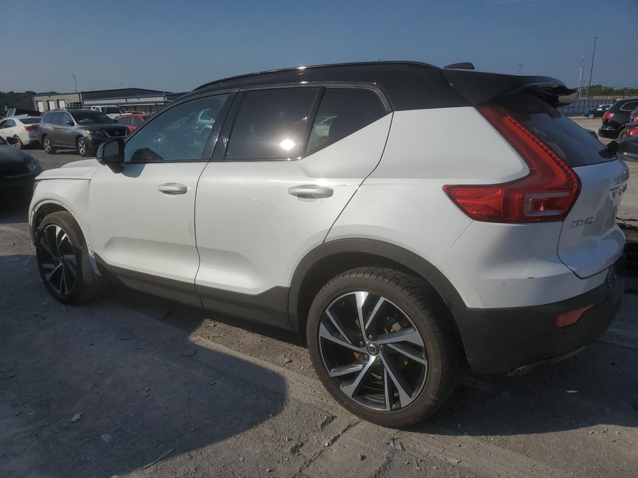 2022 VOLVO XC40 T5 R-DESIGN VIN:YV4162UM0N2667557