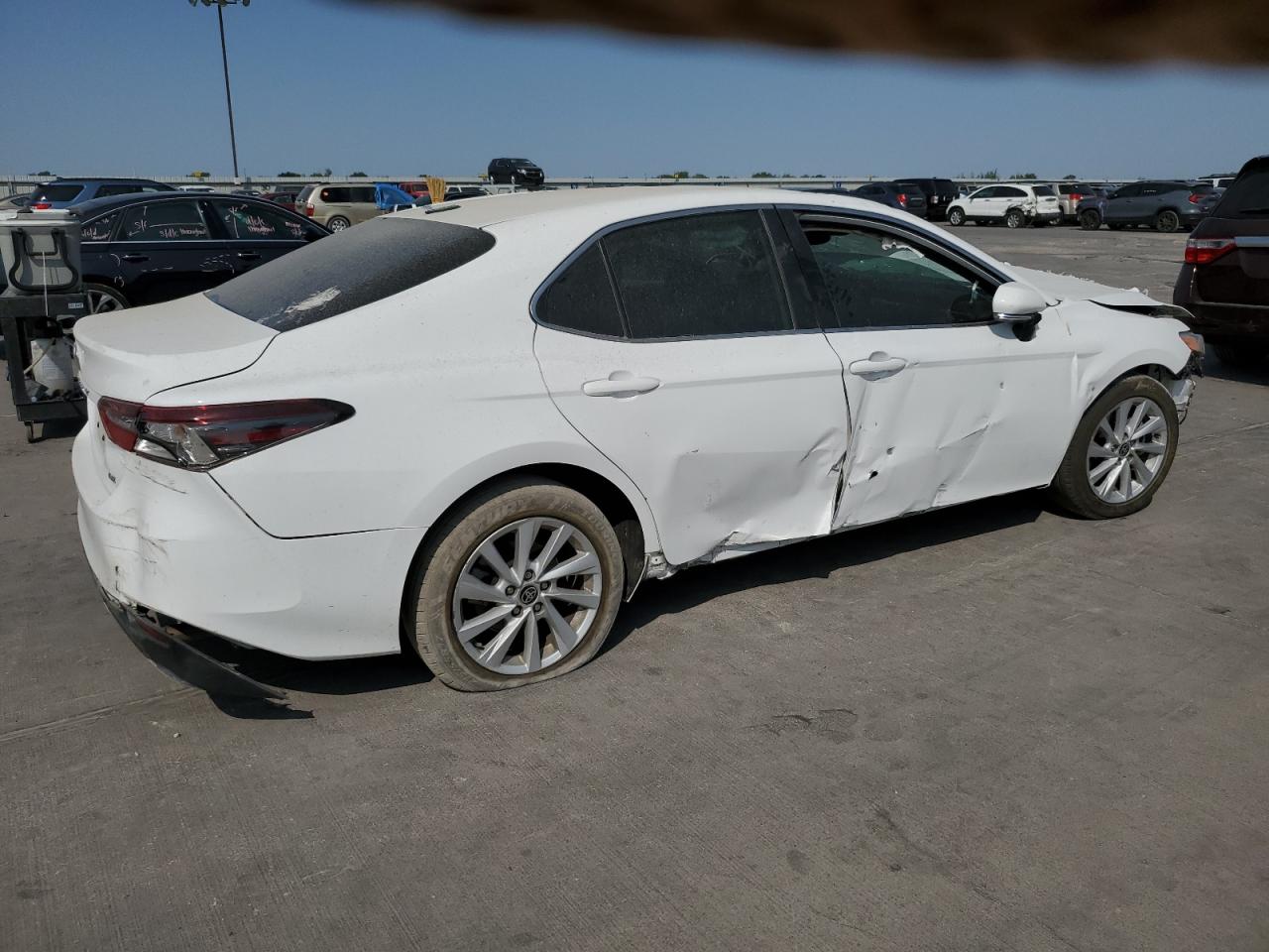 2022 TOYOTA CAMRY LE VIN:4T1R11AK0NU680715