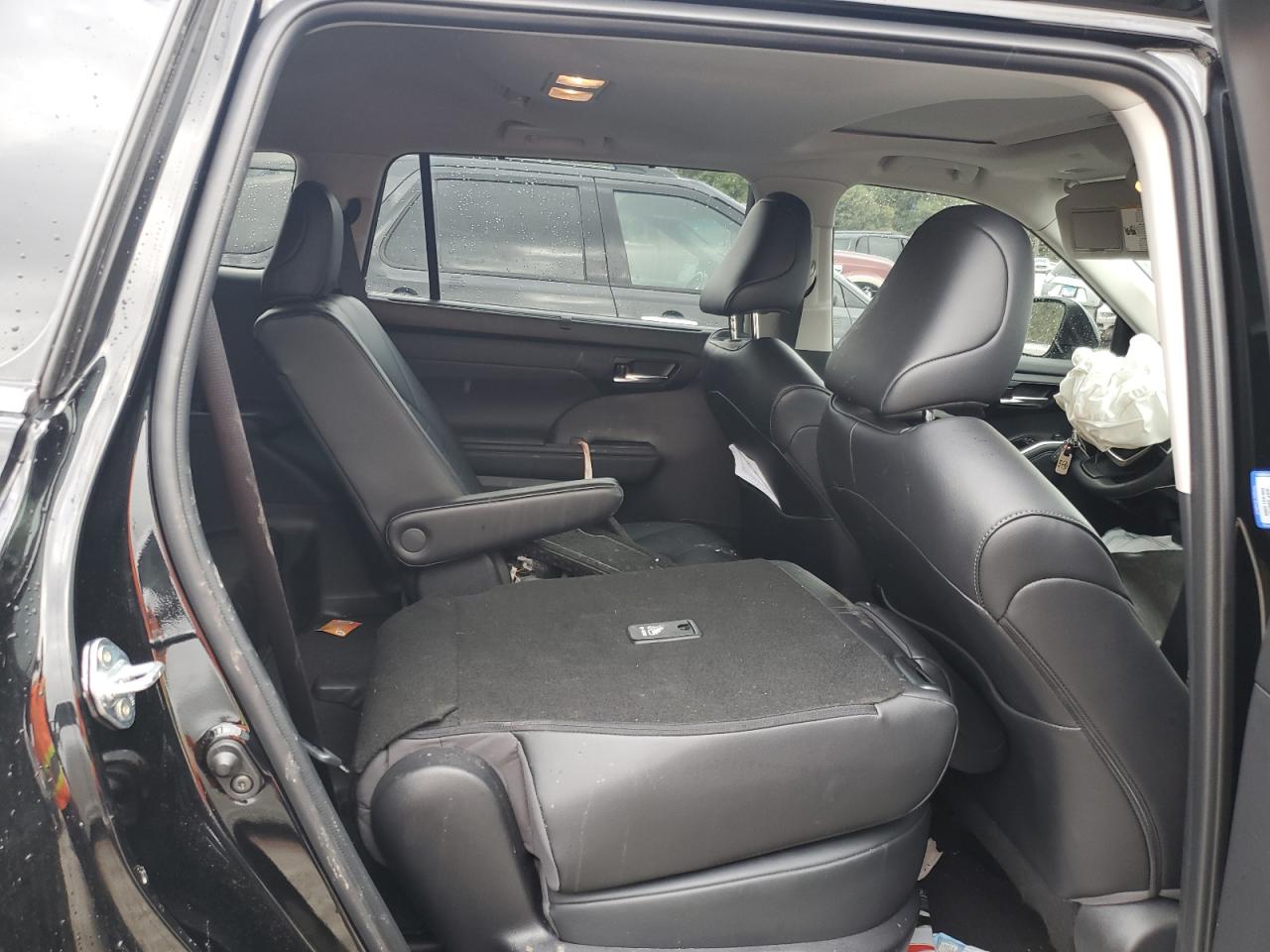 2022 TOYOTA HIGHLANDER XLE VIN:5TDGZRAH5NS141647