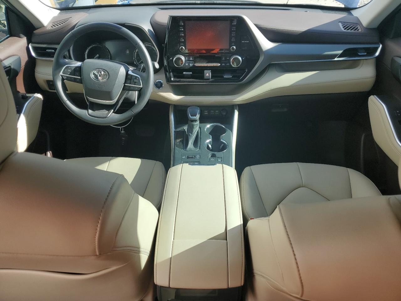 2022 TOYOTA HIGHLANDER XLE VIN:5TDHZRBH9NS200038