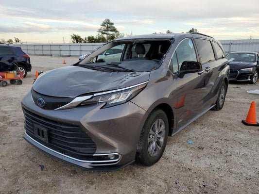 2021 TOYOTA SIENNA XLE VIN: 5TDJRKEC4MS003933