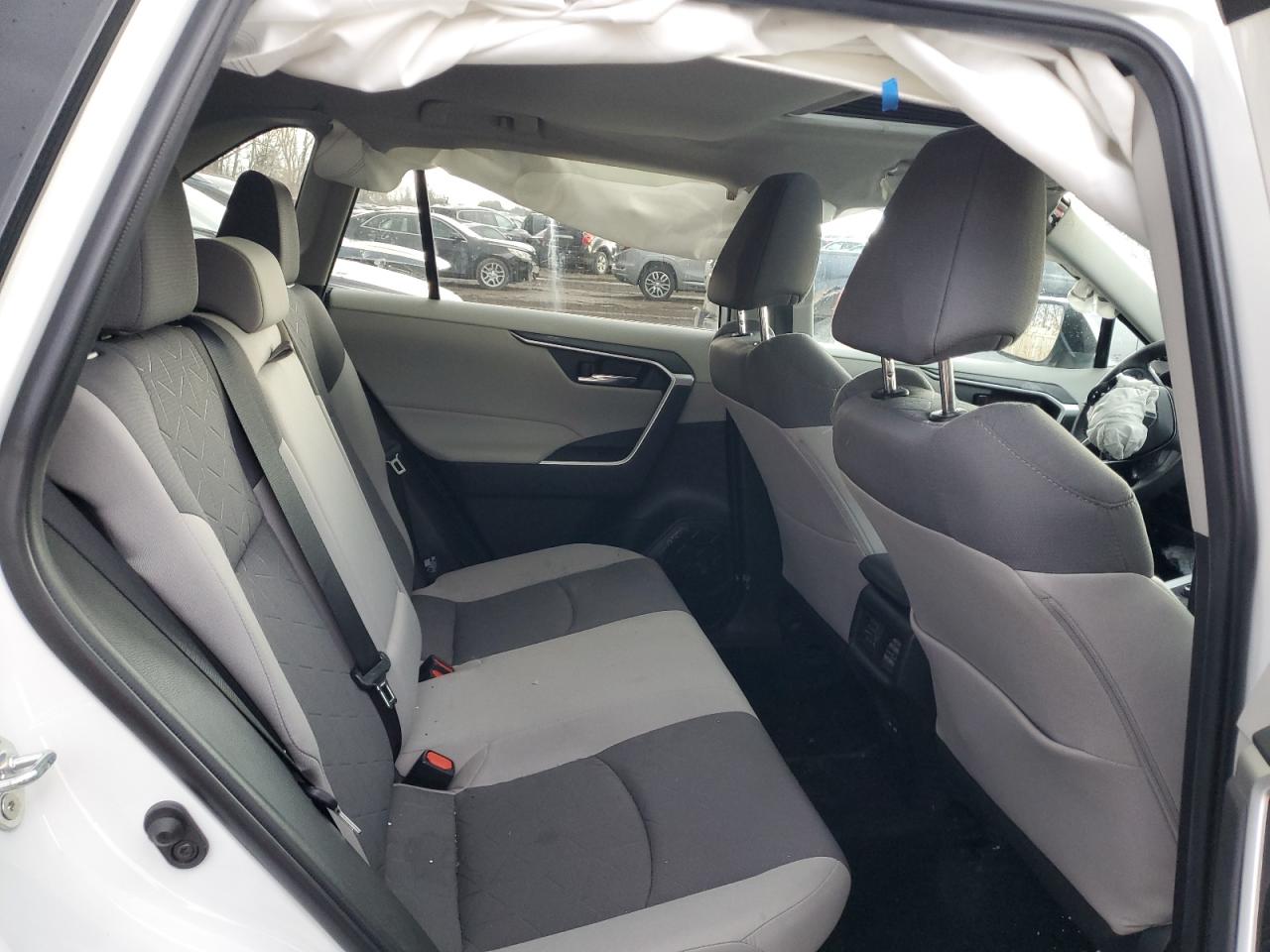 2022 TOYOTA RAV4 XLE VIN:4T3RWRFV6NU069890