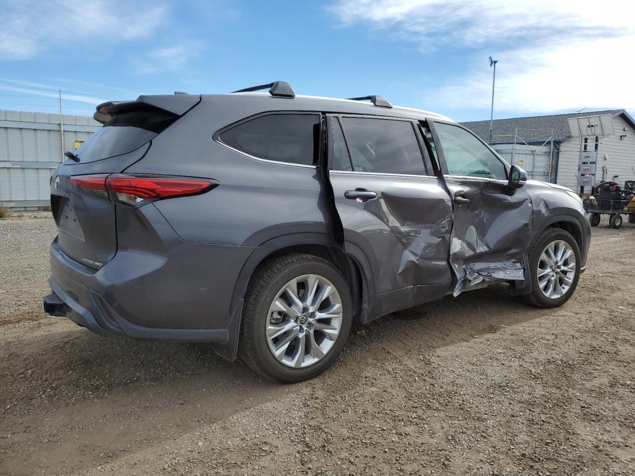 2022 TOYOTA HIGHLANDER LIMITED VIN:5TDDZRBH0NS562631