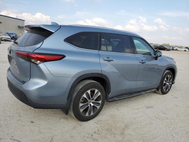 2021 TOYOTA HIGHLANDER XLE VIN: 5TDHZRAH7MS047000