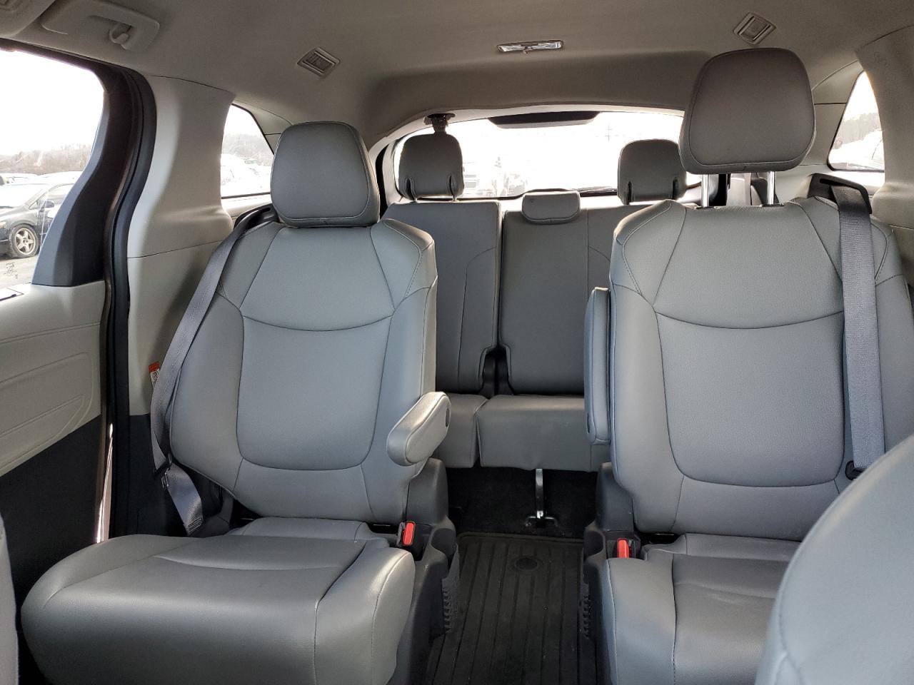 2022 TOYOTA SIENNA XLE VIN:5TDJSKFC2NS046154