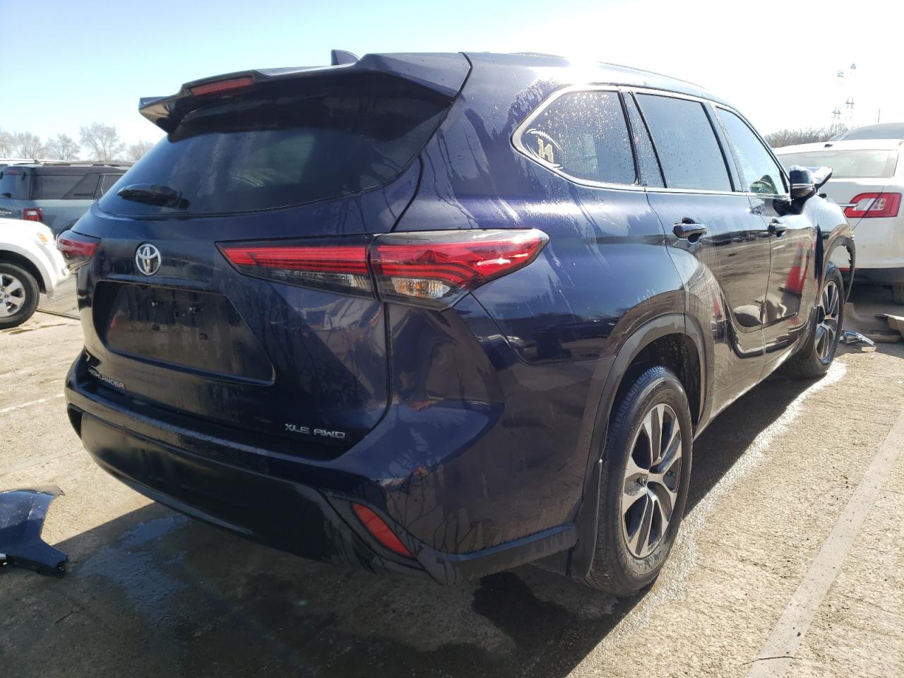 2022 TOYOTA HIGHLANDER XLE VIN:5TDGZRBH1NS579547