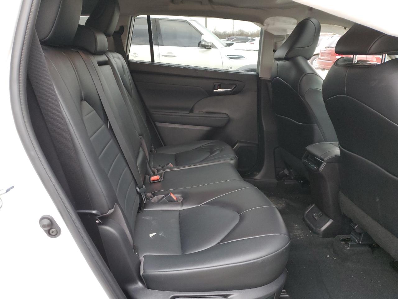 2022 TOYOTA HIGHLANDER XLE VIN:5TDGZRBH4NS237798