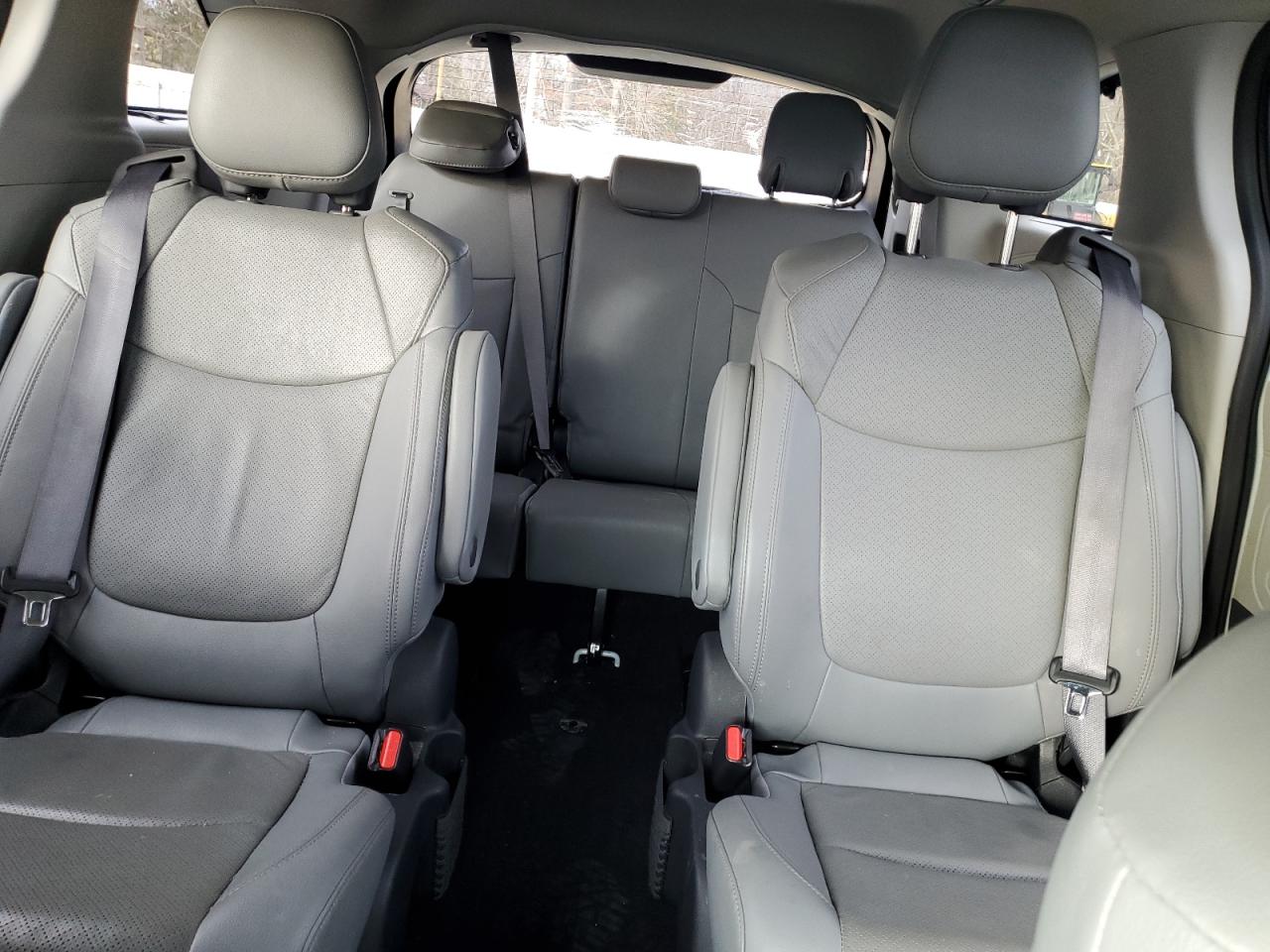 2022 TOYOTA SIENNA LIMITED VIN:5TDZRKEC9NS077837