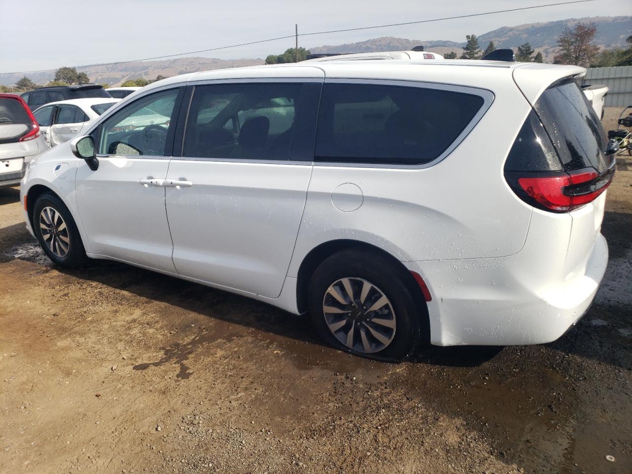 2023 CHRYSLER PACIFICA HYBRID TOURING L VIN:2C4RC1L76PR554382