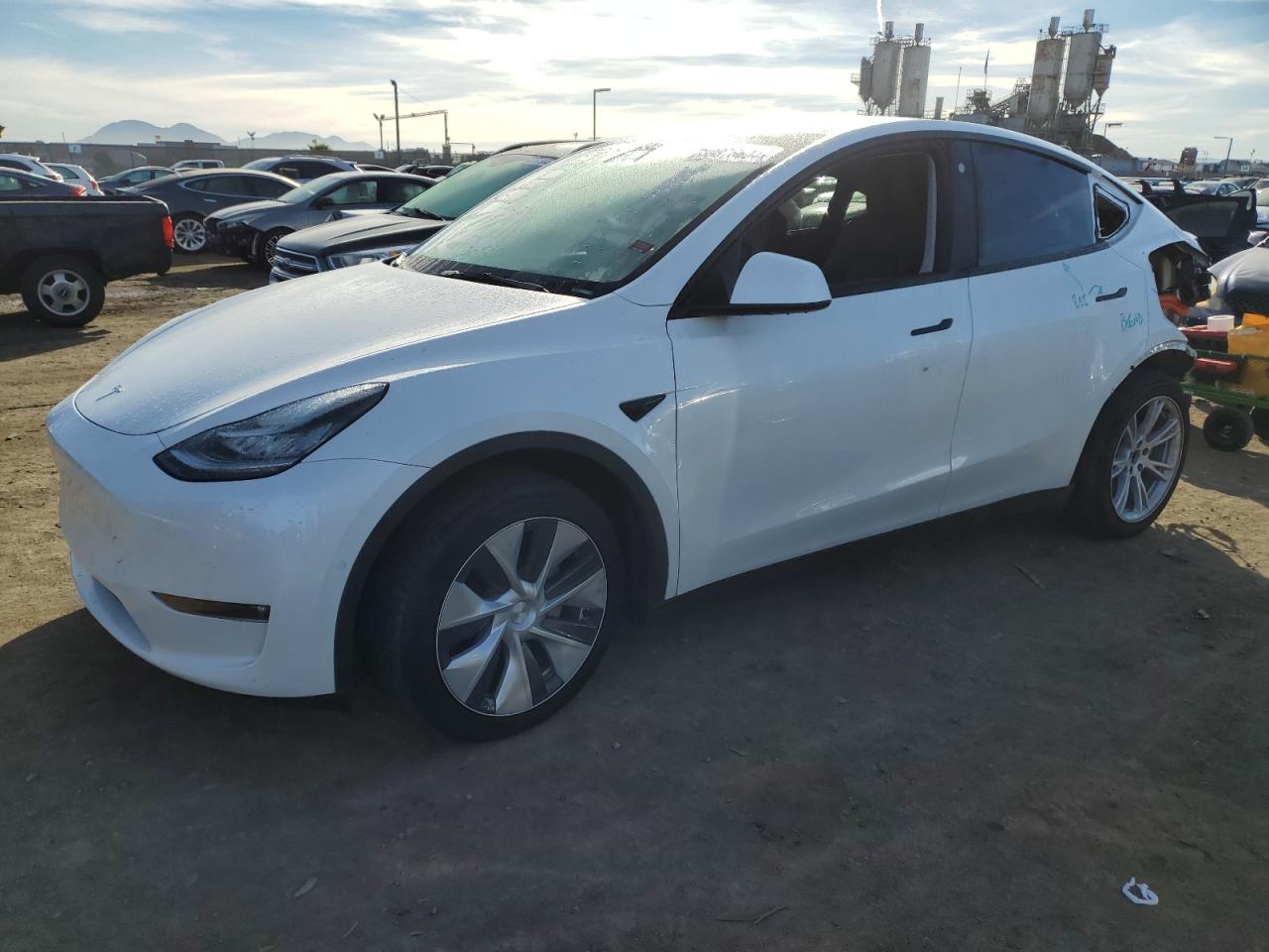 2022 TESLA MODEL Y  VIN:7SAYGAEE2NF428835