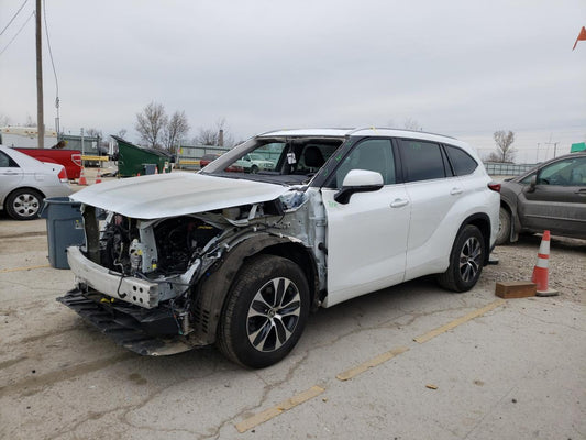2022 TOYOTA HIGHLANDER XLE VIN:5TDHZRBH4NS172777