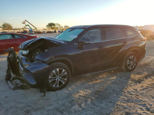 2022 TOYOTA HIGHLANDER XLE VIN:5TDHZRAH4NS557001