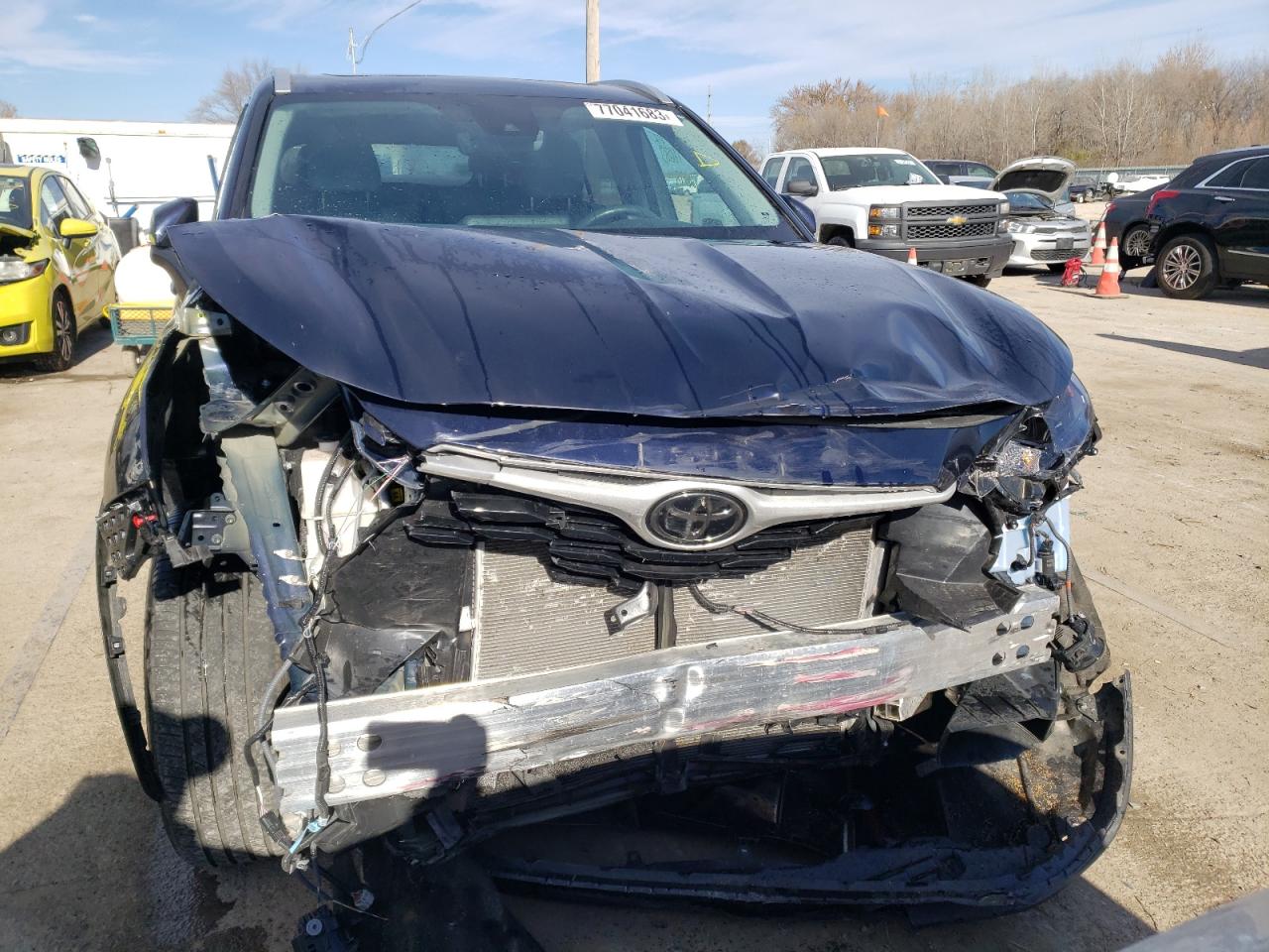 2022 TOYOTA HIGHLANDER XLE VIN:5TDGZRBH1NS579547