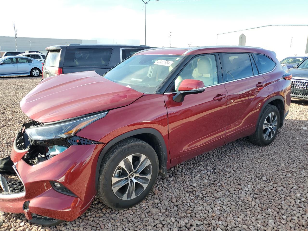 2022 TOYOTA HIGHLANDER XLE VIN:5TDHZRBH7NS577659