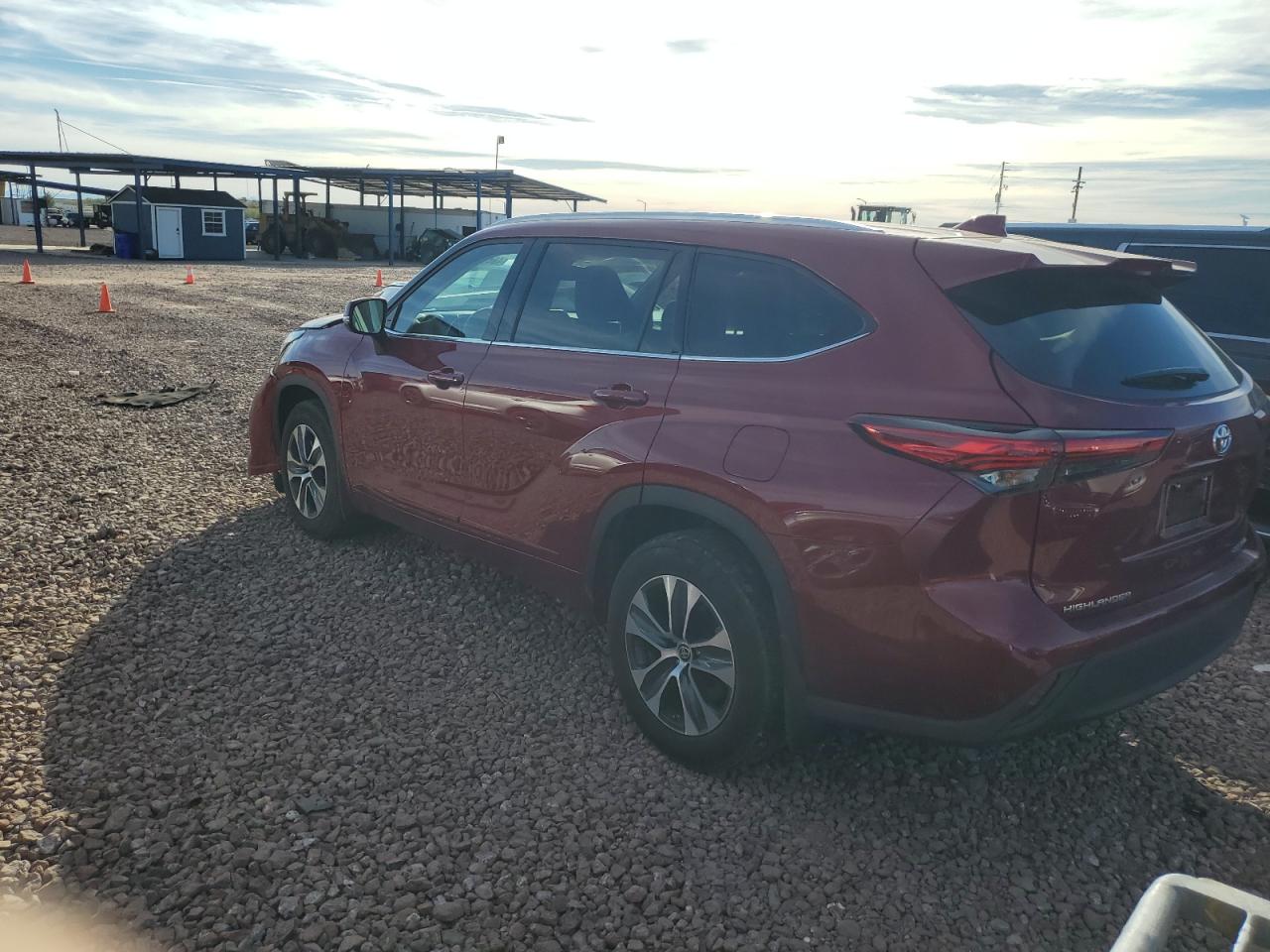 2022 TOYOTA HIGHLANDER XLE VIN:5TDHZRBH7NS577659