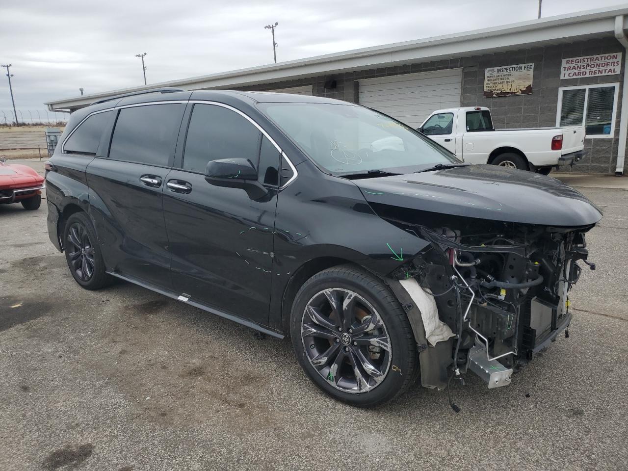 2022 TOYOTA SIENNA XSE VIN:5TDXRKEC3NS131706