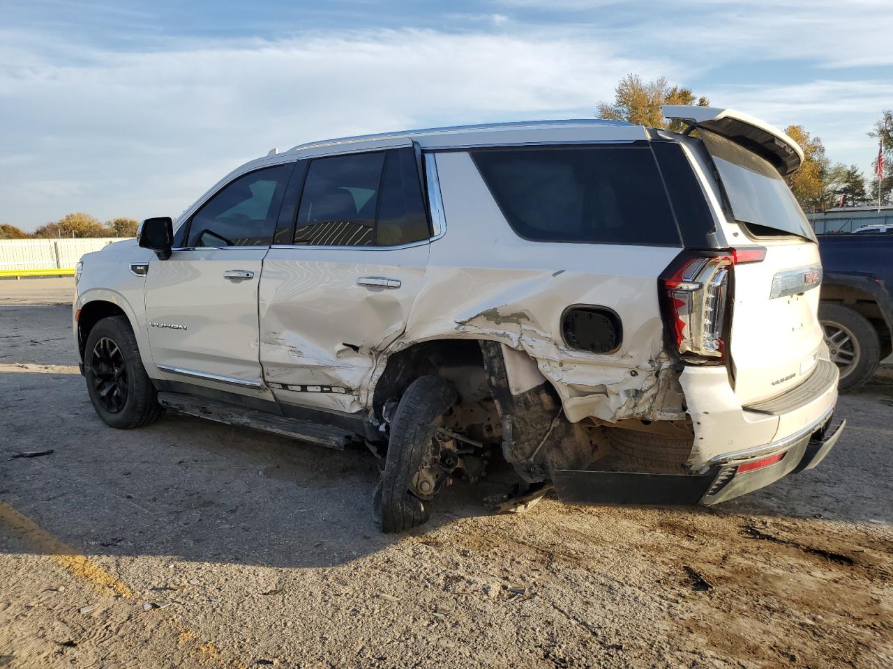 2022 GMC YUKON SLT VIN:1GKS2BKD8NR273421