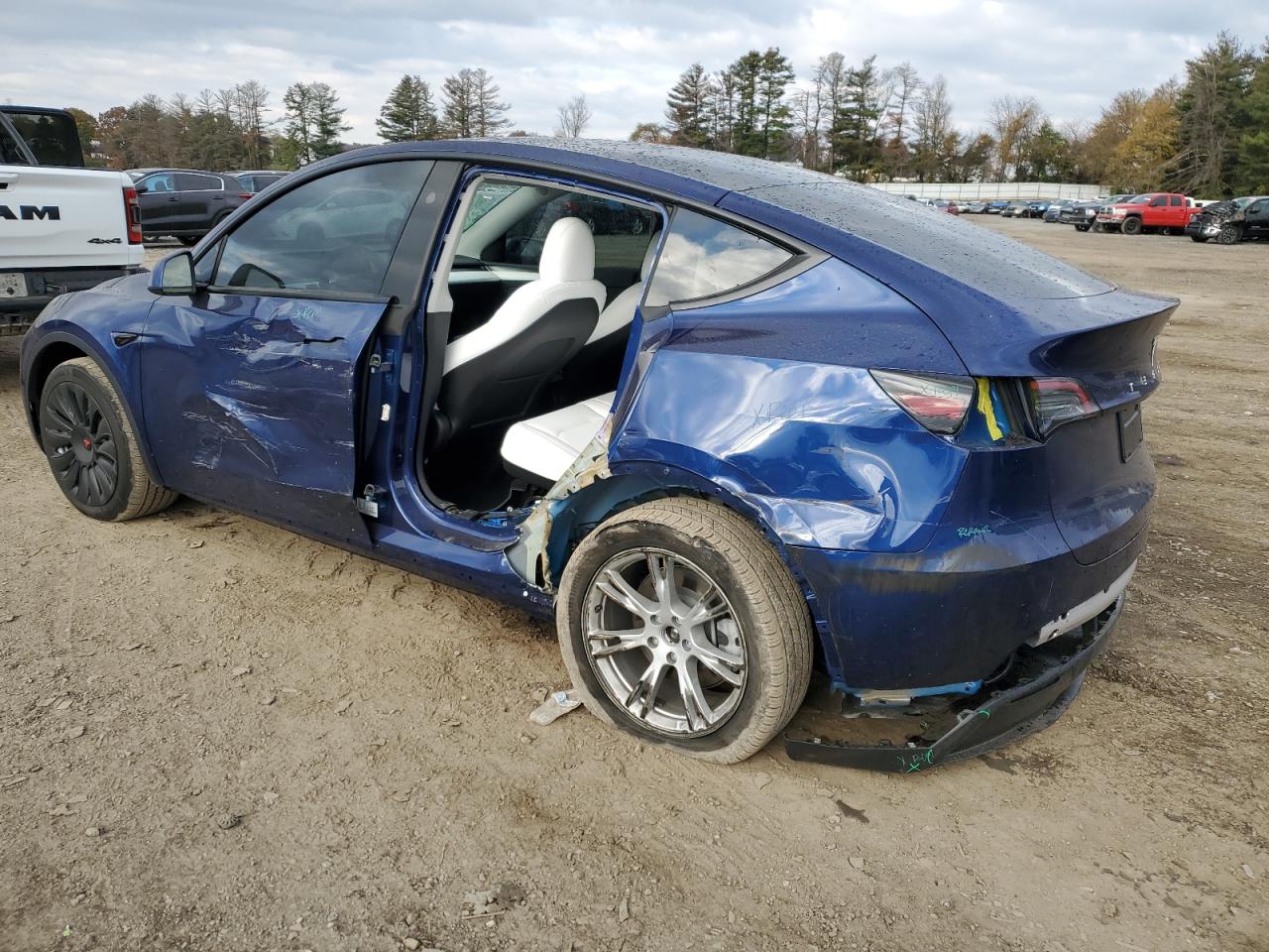 2023 TESLA MODEL Y  VIN:7SAYGDEE1PF841432