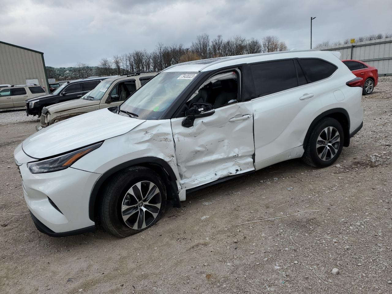 2022 TOYOTA HIGHLANDER XLE VIN:5TDGZRBH4NS237798