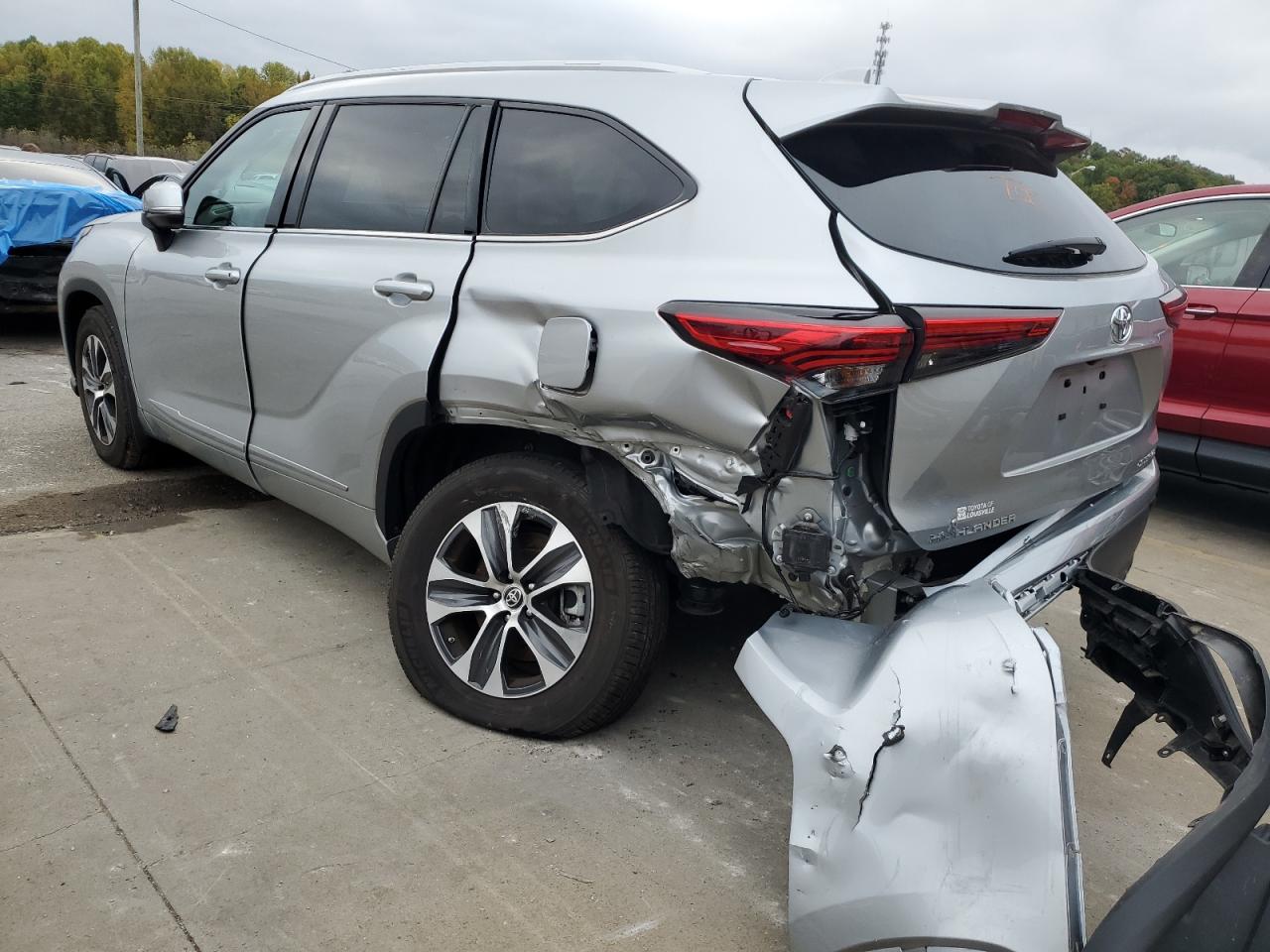 2022 TOYOTA HIGHLANDER XLE VIN:5TDGZRBH1NS578544