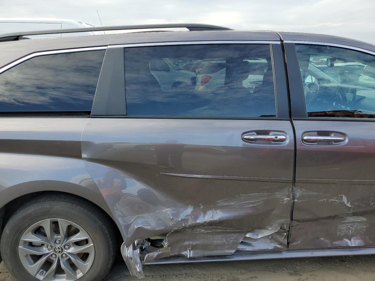 2022 TOYOTA SIENNA XLE VIN:5TDJSKFC2NS046154