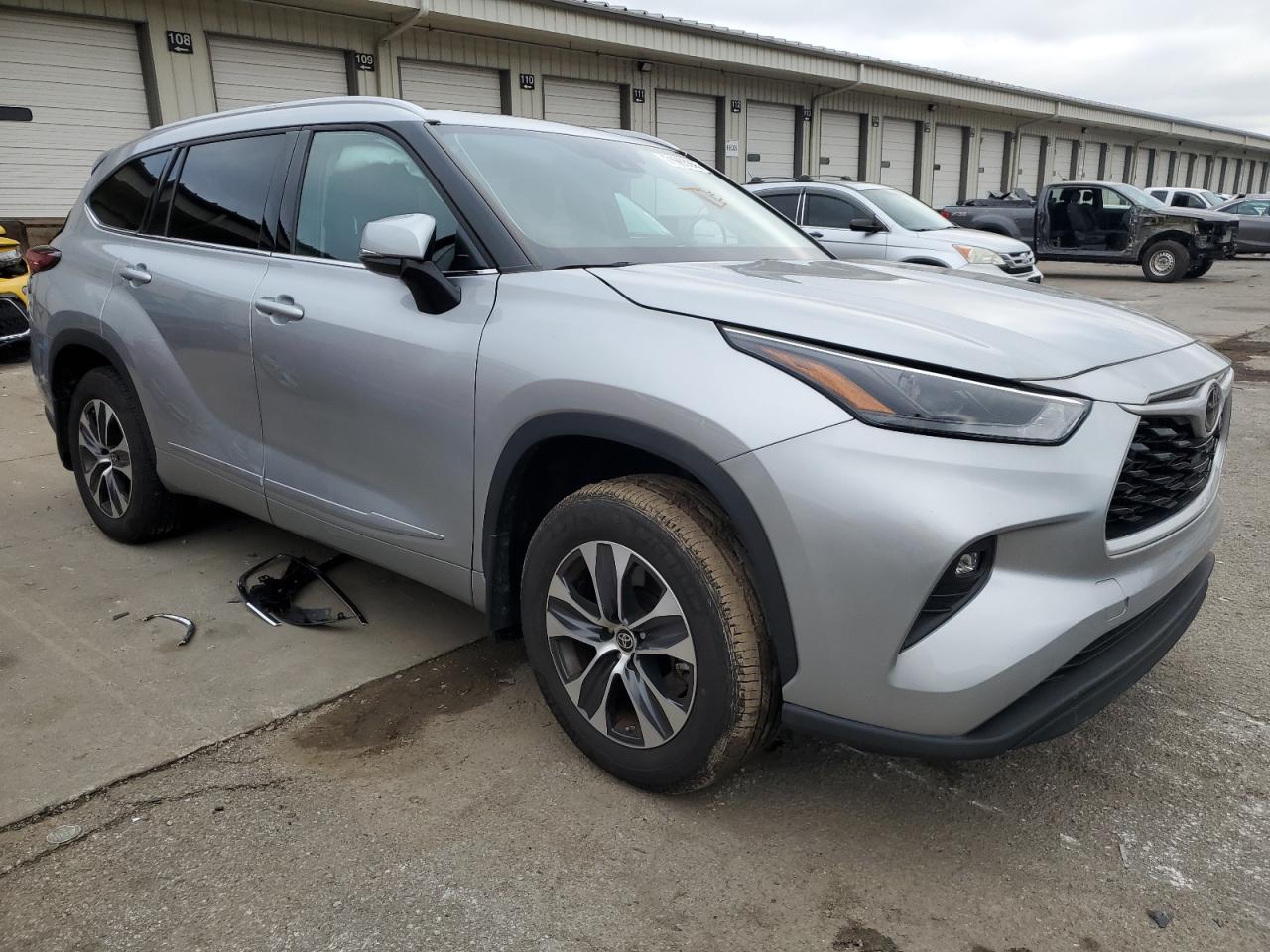 2022 TOYOTA HIGHLANDER XLE VIN:5TDGZRBH1NS578544