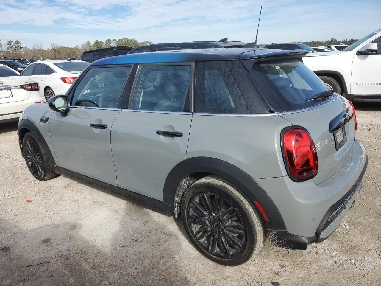 2023 MINI COOPER S VIN:WMW53DK06P2T39097