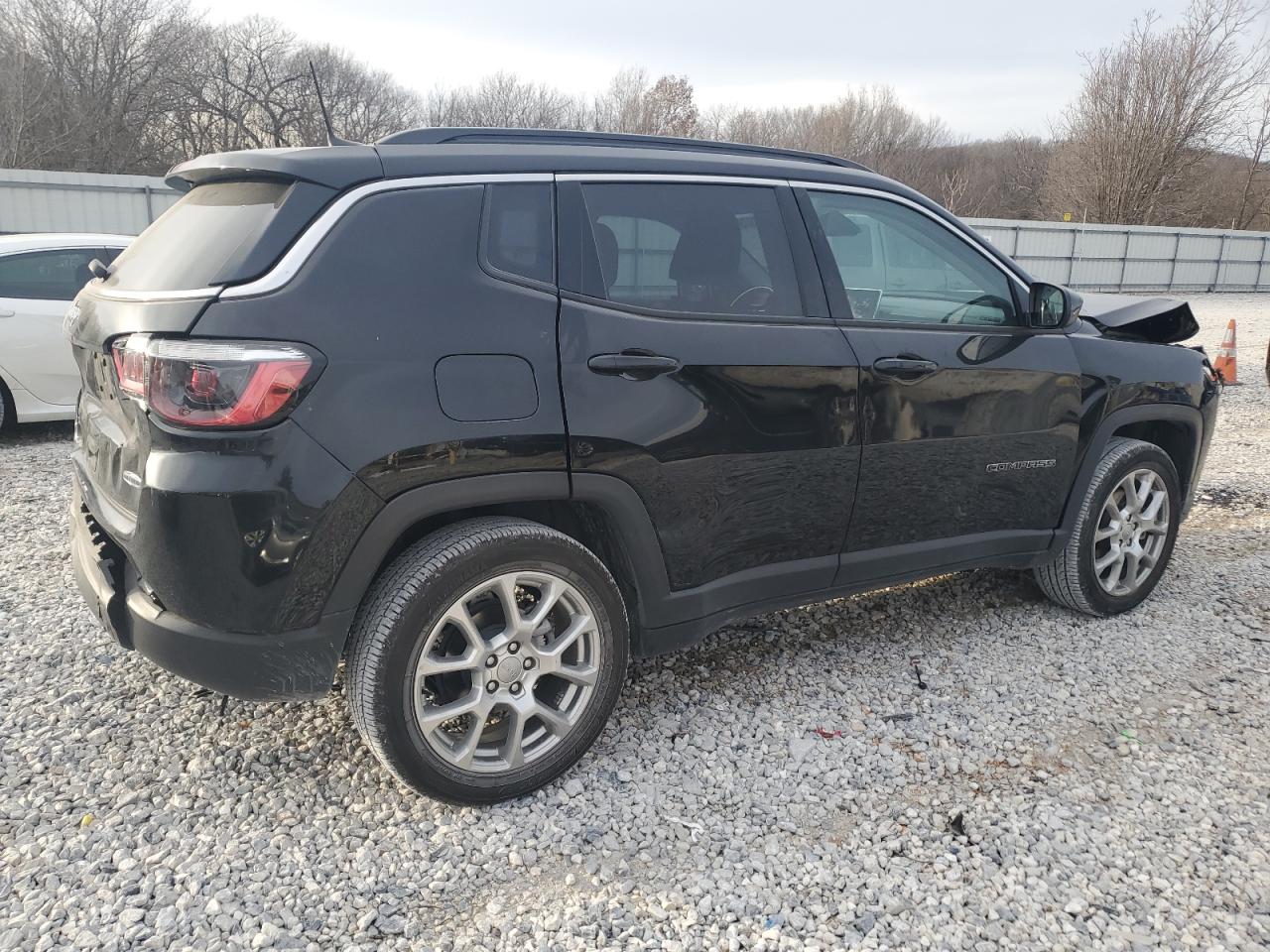 2022 JEEP COMPASS LATITUDE LUX VIN:3C4NJDFB6NT130085