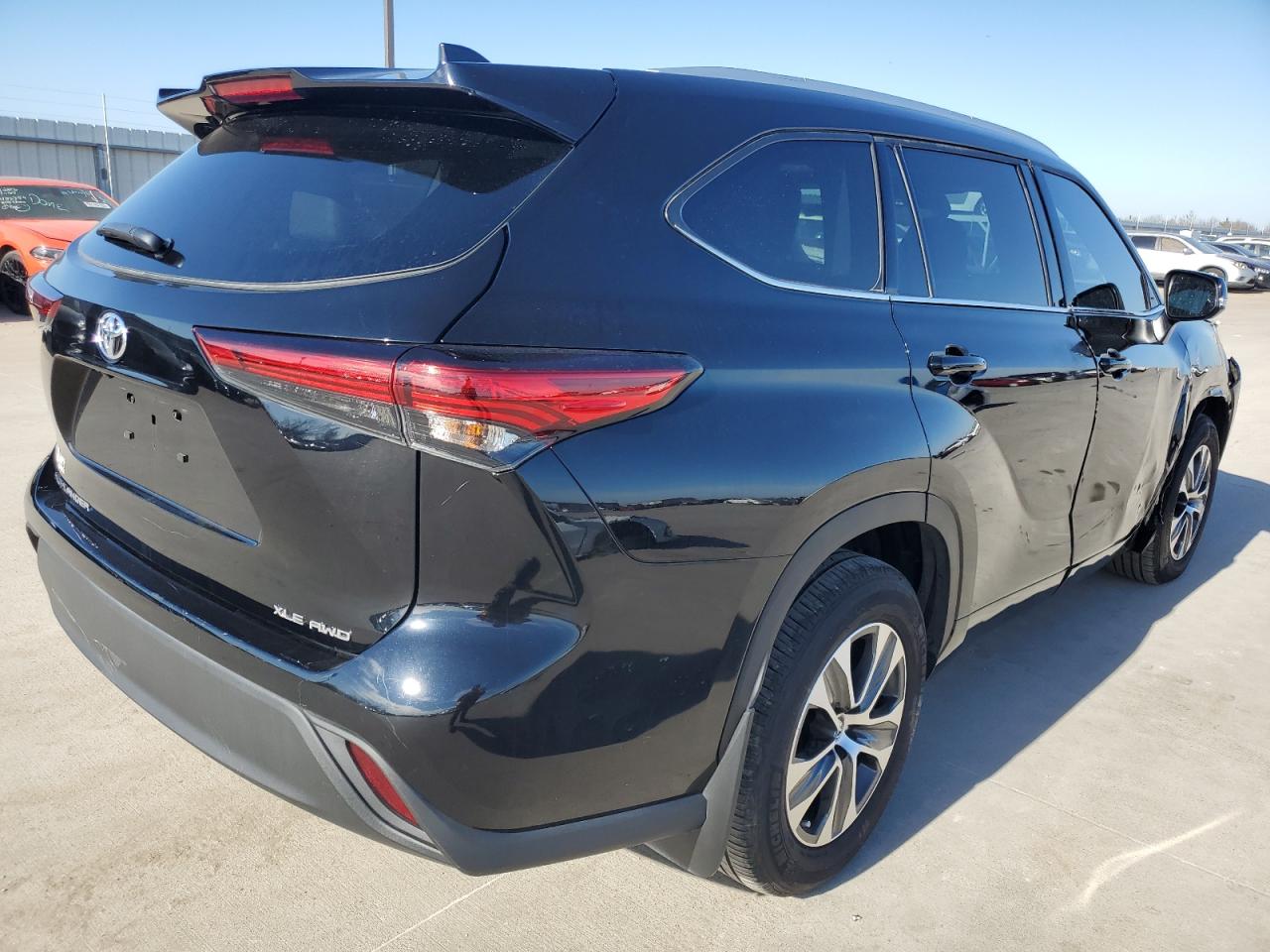2022 TOYOTA HIGHLANDER XLE VIN:5TDGZRBH2NS226721