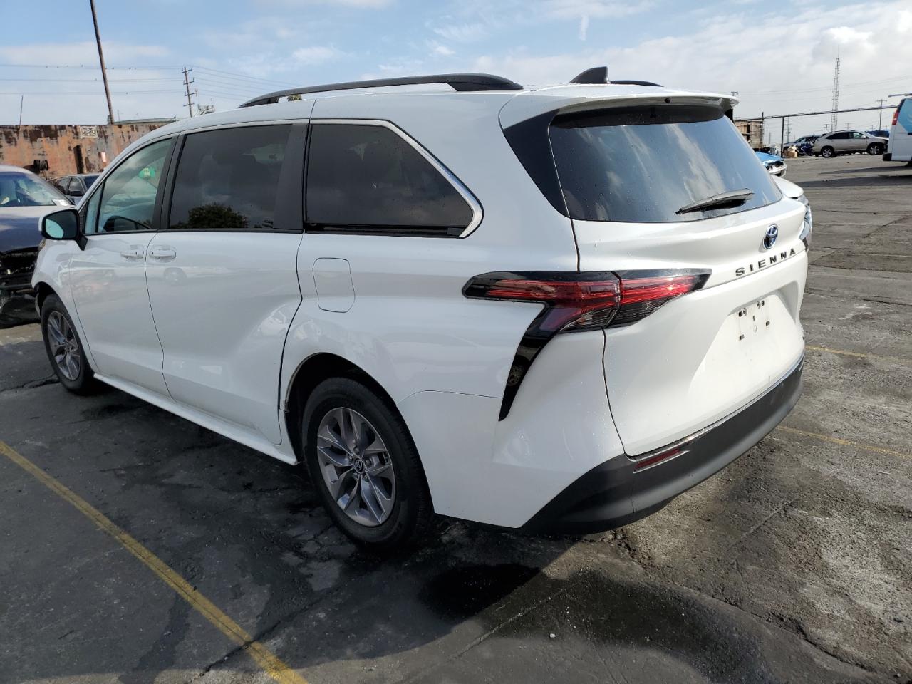2022 TOYOTA SIENNA LE VIN:5TDKRKECXNS107428
