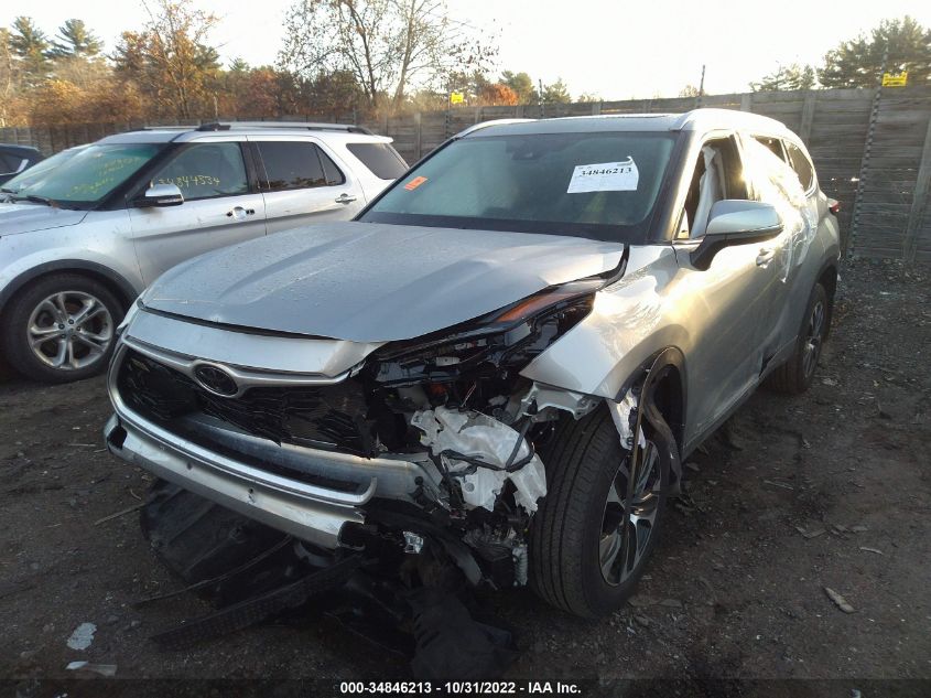 2021 TOYOTA HIGHLANDER XLE VIN: 5TDGZRBH9MS104856