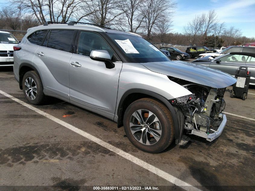 2022 TOYOTA HIGHLANDER XLE VIN: 5TDGZRBH9NS205266