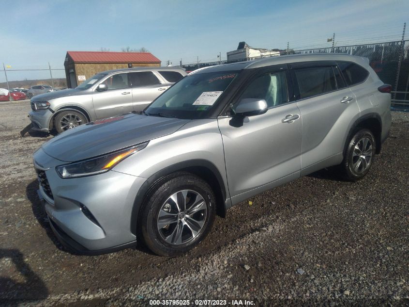 2021 TOYOTA HIGHLANDER XLE VIN: 5TDHZRBHXMS154184