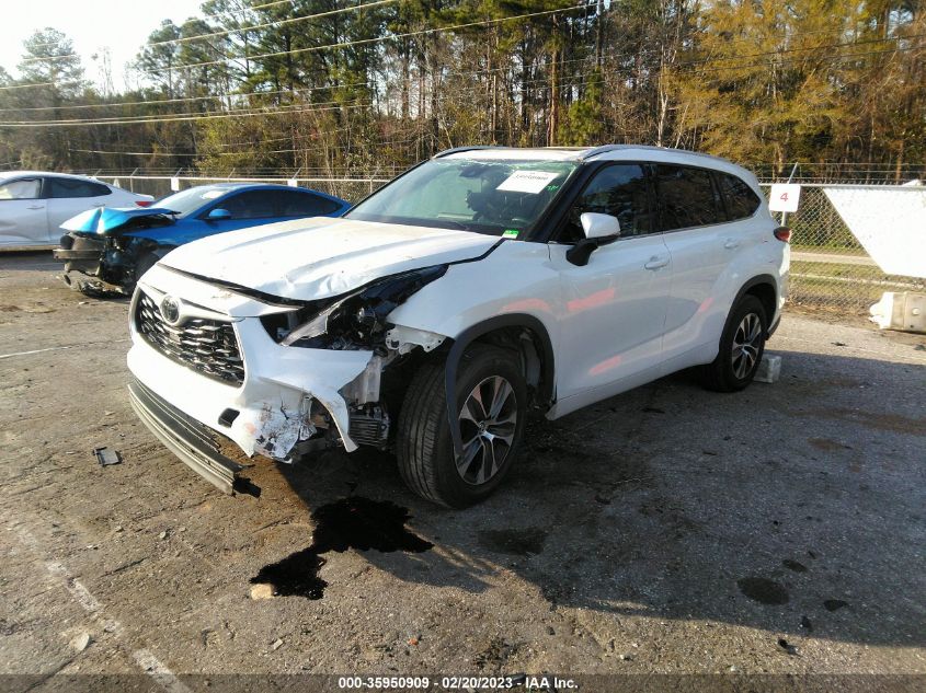 2022 TOYOTA HIGHLANDER XLE VIN: 5TDHZRAH6NS095234