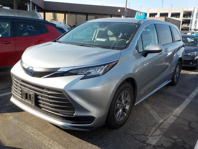 2021 TOYOTA SIENNA LE VIN: 5TDKRKEC9MS017928