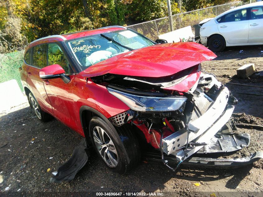 2022 TOYOTA HIGHLANDER XLE VIN: 5TDGZRBH8NS574135